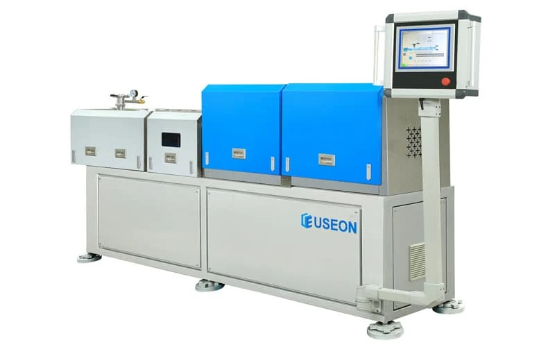 Extrusora de doble husillo de laboratorio de USEON: bastidor compacto con gabinete eléctrico integrado y control con pantalla táctil
