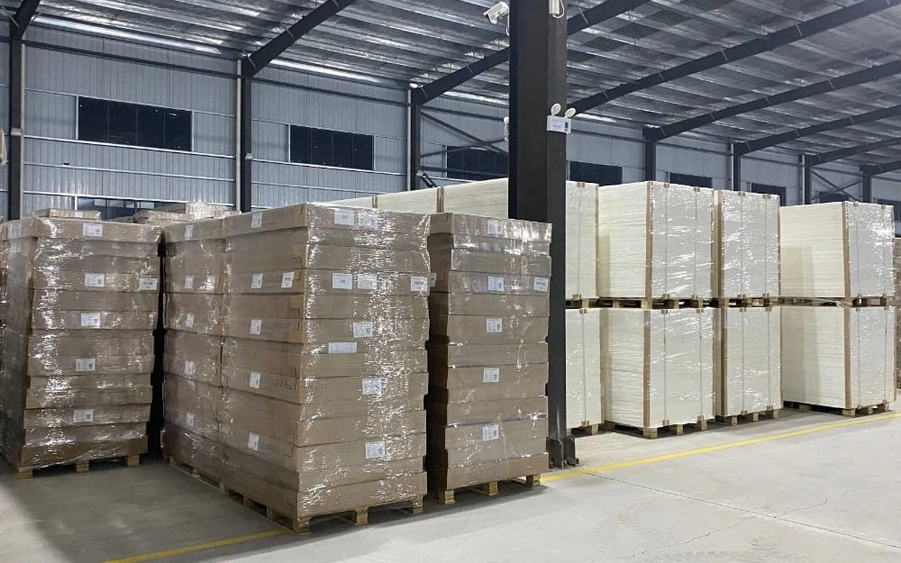 Bloques de placas de espuma de PET en el almacén