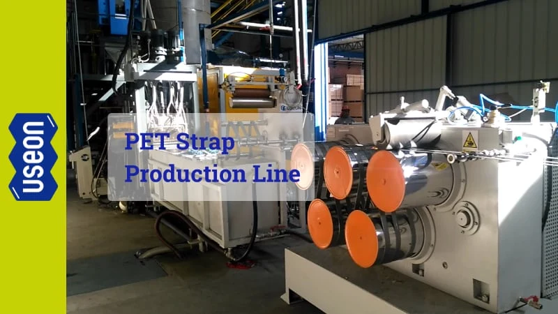 Línea de producción de flejes de PET: cuatro flejes saliendo del cabezal de extrusión