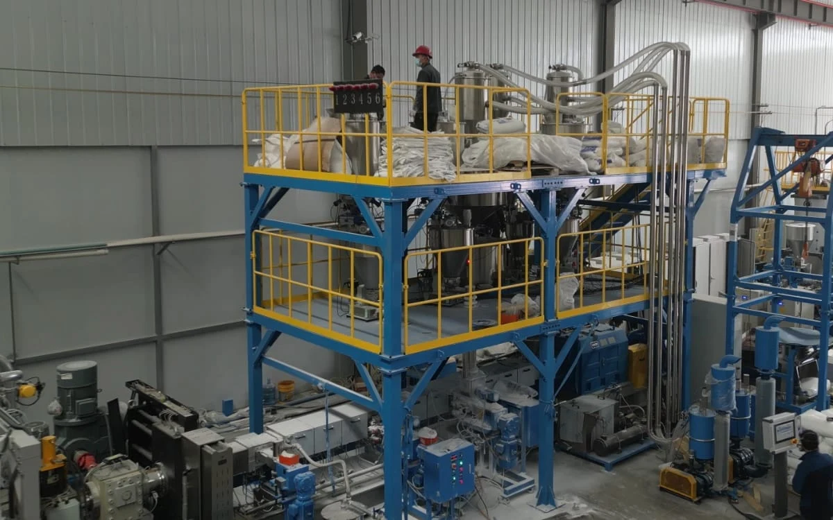 SAT110 PP and calcium carbonate compounding line with its material feeding platform