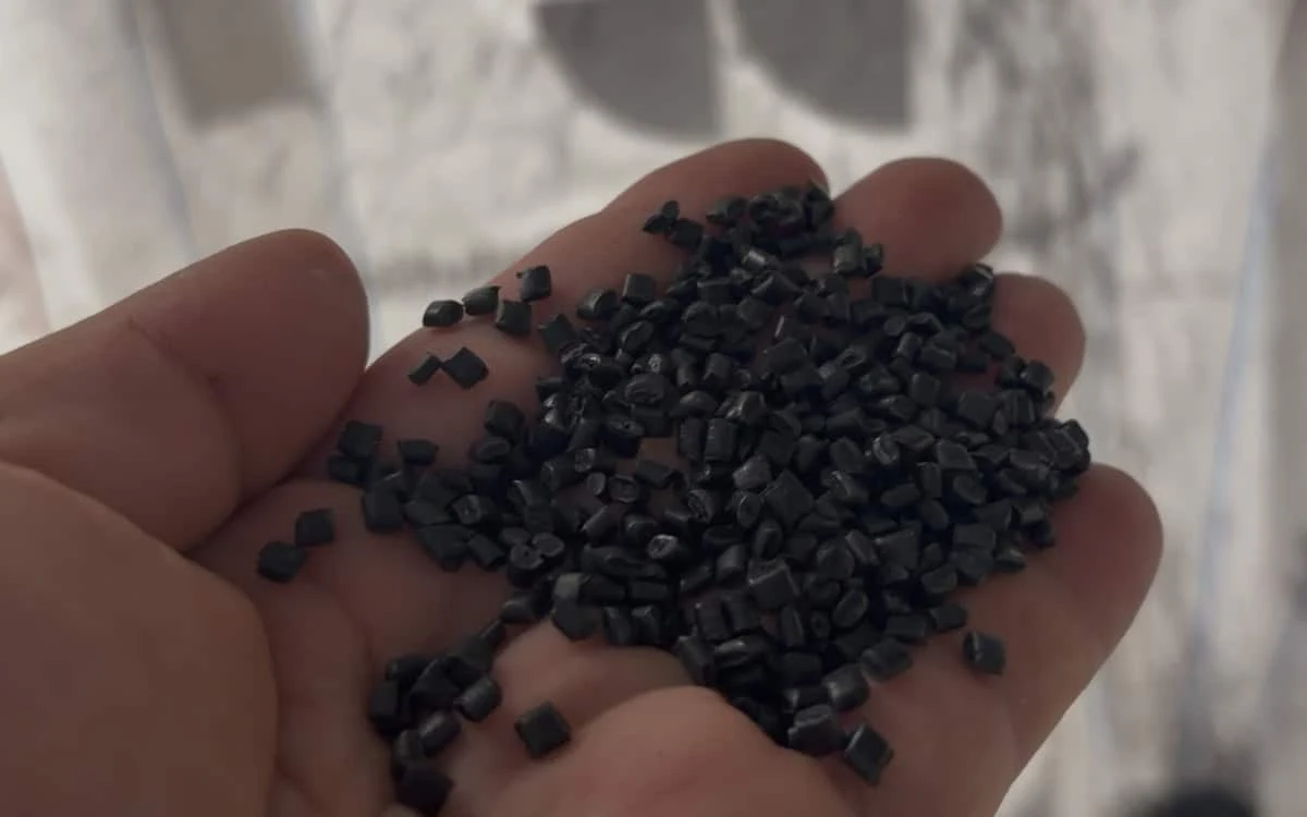 Black recycled PE/PP compound pellets