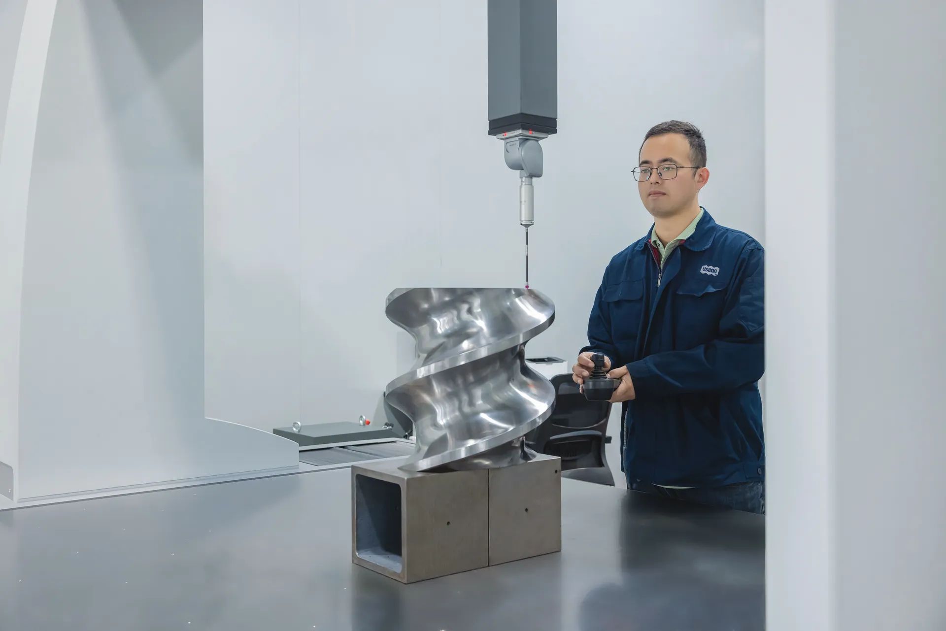Bridge coordinate measuring machine checking a large screw element