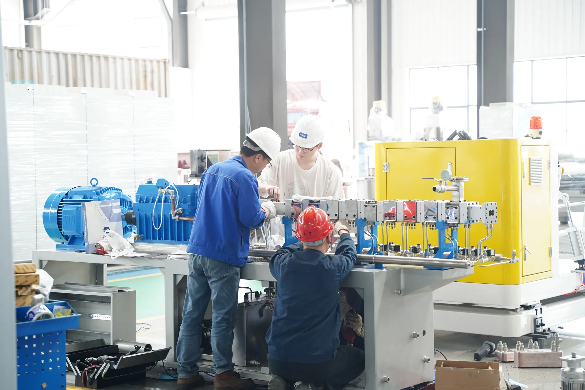 Team assembling a lab extrusion line