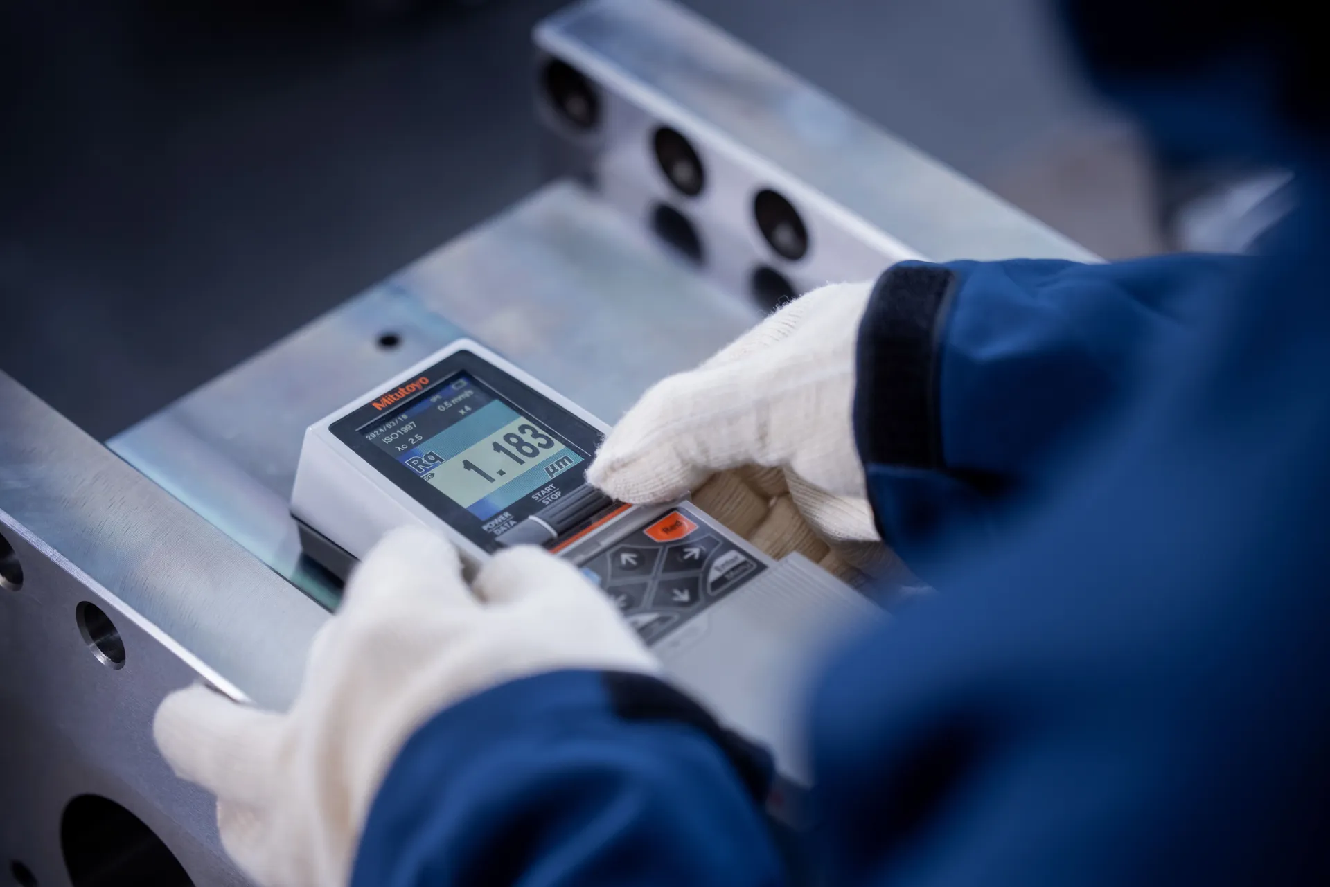 Roughness tester on a barrel section